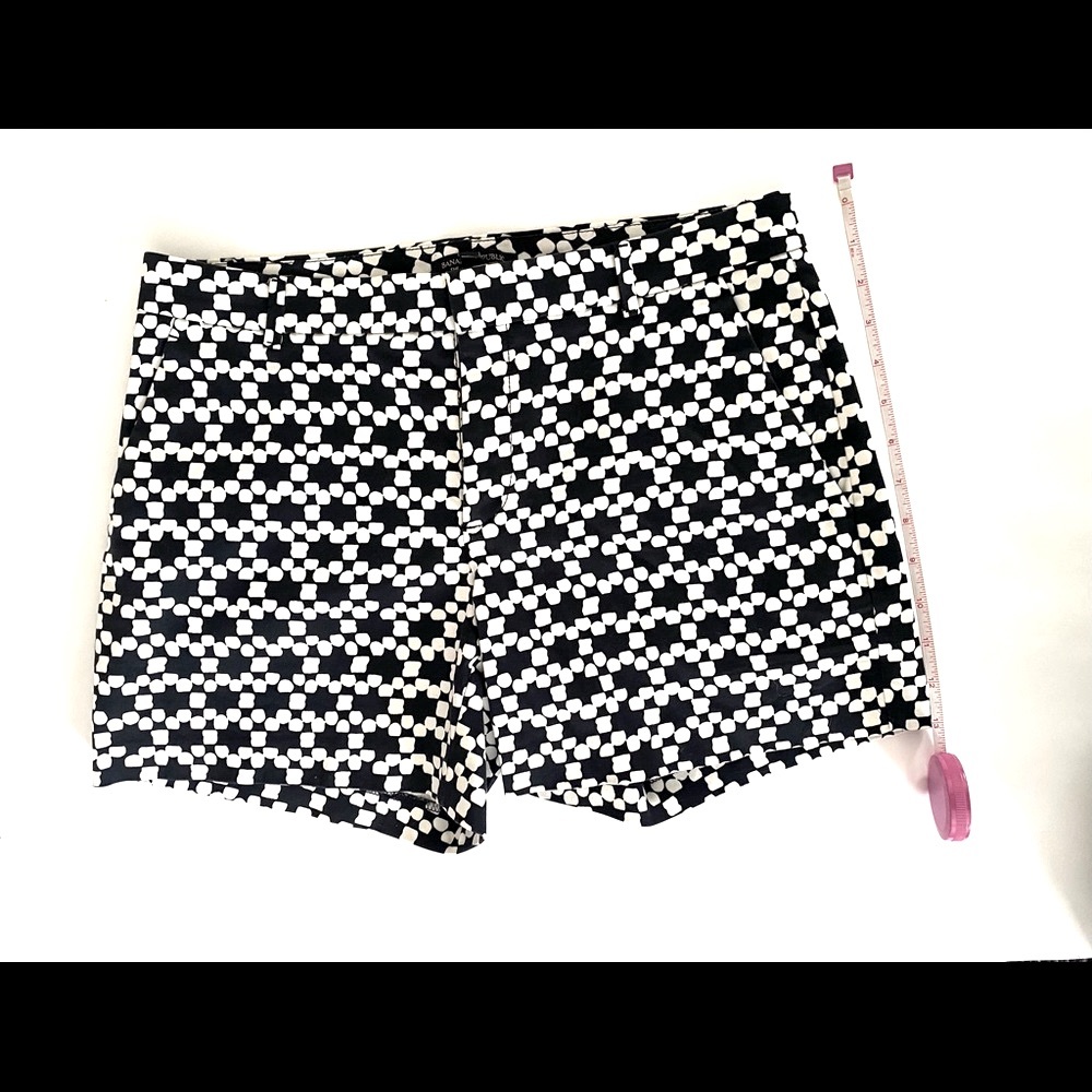 Banana Republic Avalon Short black & white dots Size 6